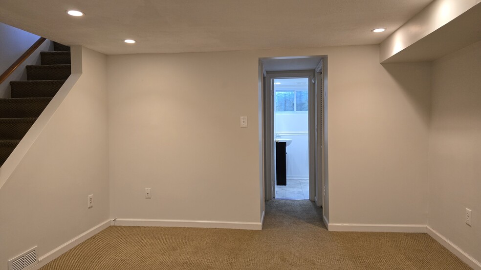 Building Photo - 136 Wesmond Dr