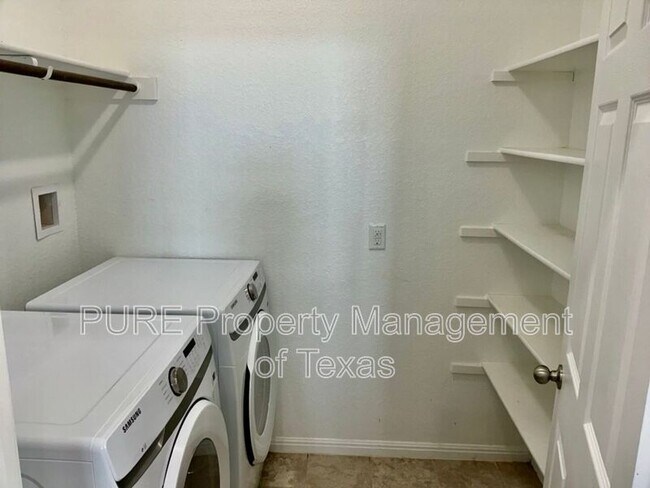 Building Photo - 120 Cloyce Ct