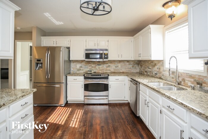 Building Photo - 1500 River Run Dr