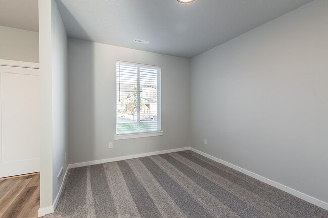 Building Photo - New 4 Bed 2.5 Bath House in Star
