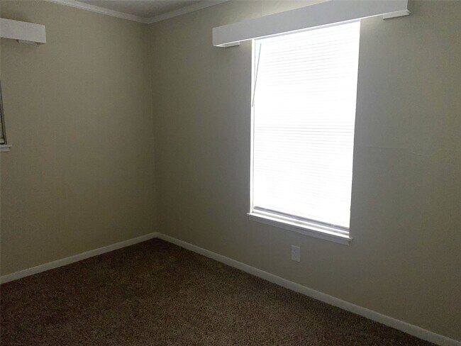 Building Photo - 181 Barracuda St