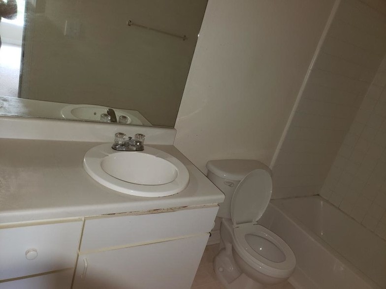 Building Photo - 18147 Bridle Club Dr