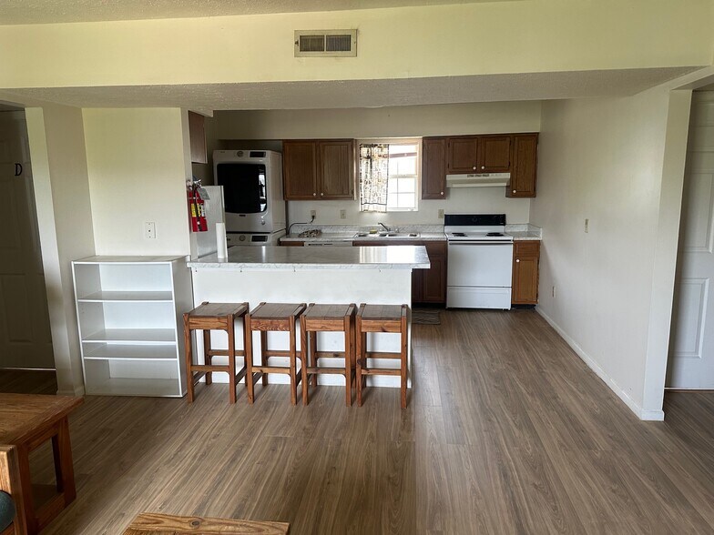 Primary Photo - 15 S Shafer St