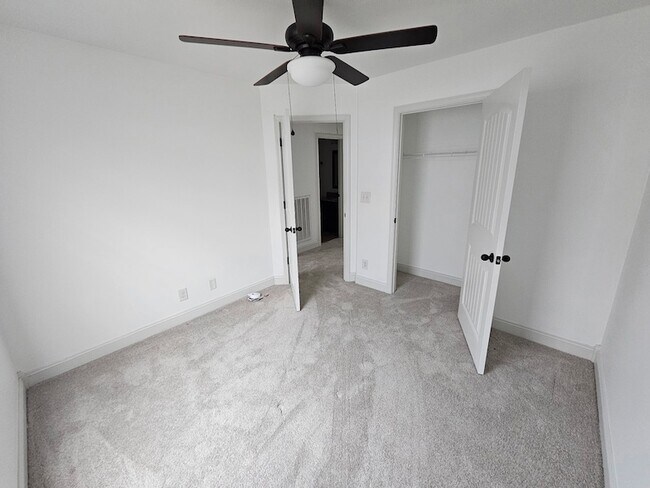 Building Photo - 407 Preakness Cir