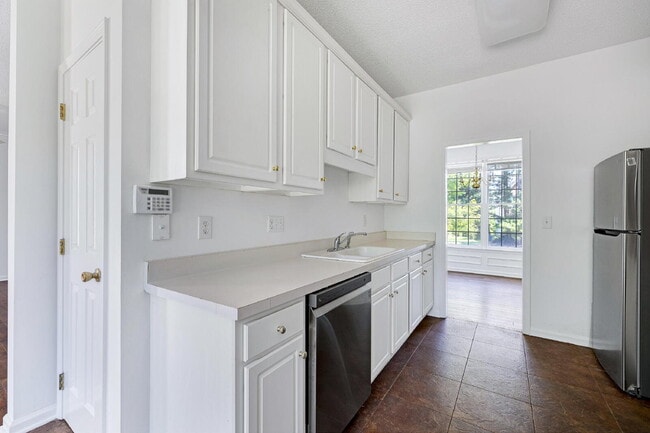 Building Photo - 707 Southshore Pkwy