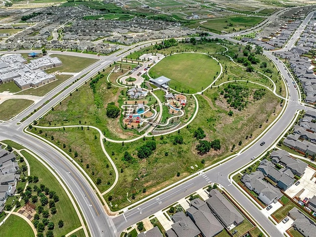 Building Photo - Elegant 4 BR 3.5 BA and 1 Office/Bedroom Convertible Home with Modern Amenities