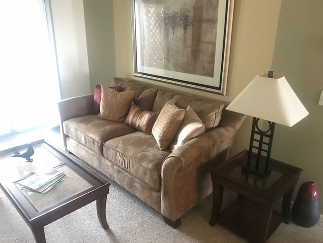 Building Photo - 2600 Woodmeadow Dr SE