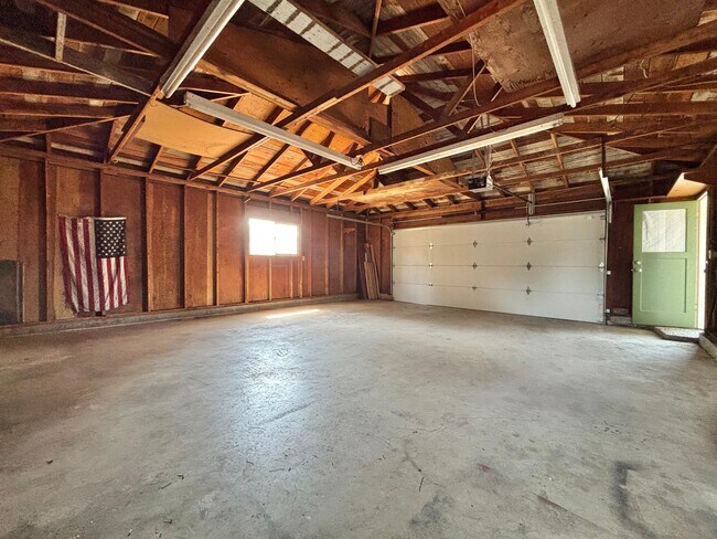 Building Photo - 2405 S University Rd