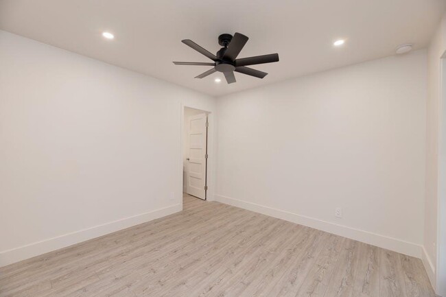 Building Photo - 1214 Barton Hills Dr
