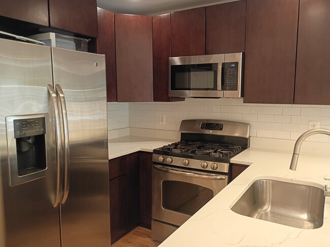 Building Photo - 2214 11th St NW