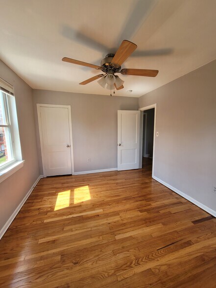 Master Bedroom - 1722 Red Oak Rd