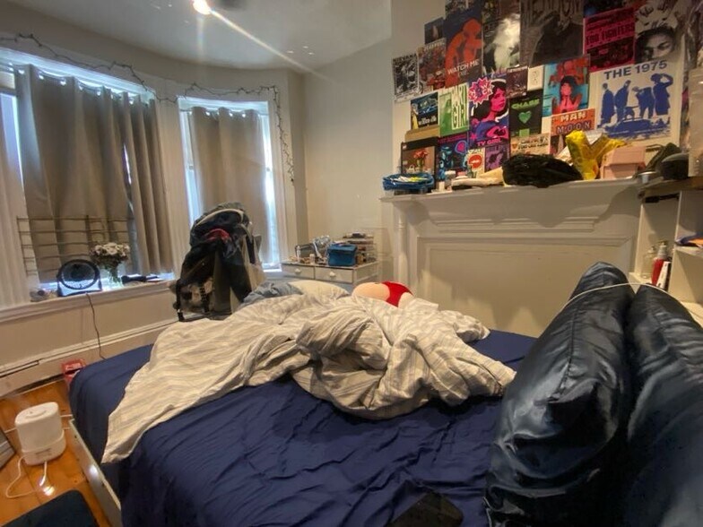 Building Photo - 127 Cedar St