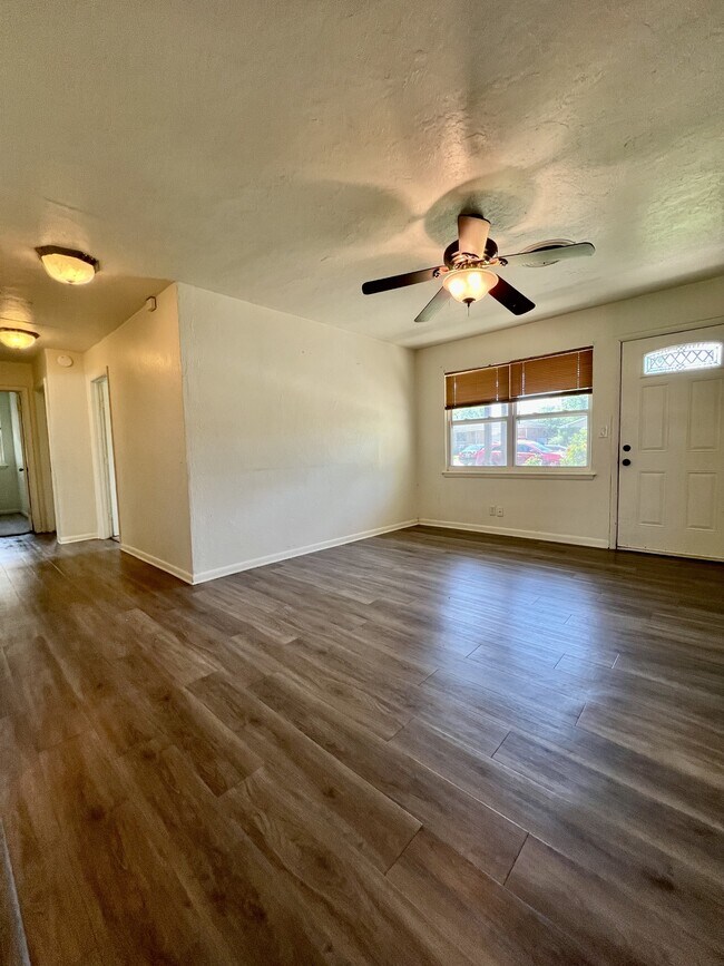 Building Photo - 703 Terry Dr