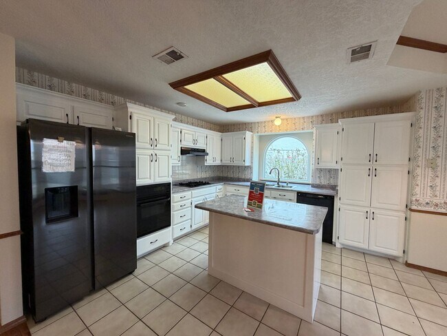 Building Photo - 3 Bedroom Single Story Home Available Near Juan Tabo Blvd SE & Southern Blvd SE!