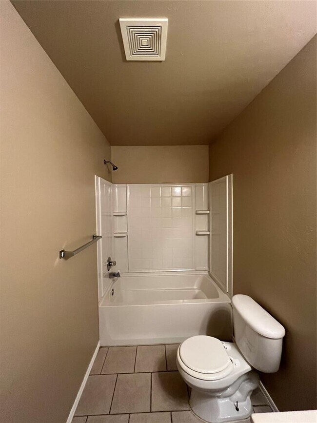 Building Photo - 4510 SE 77th St
