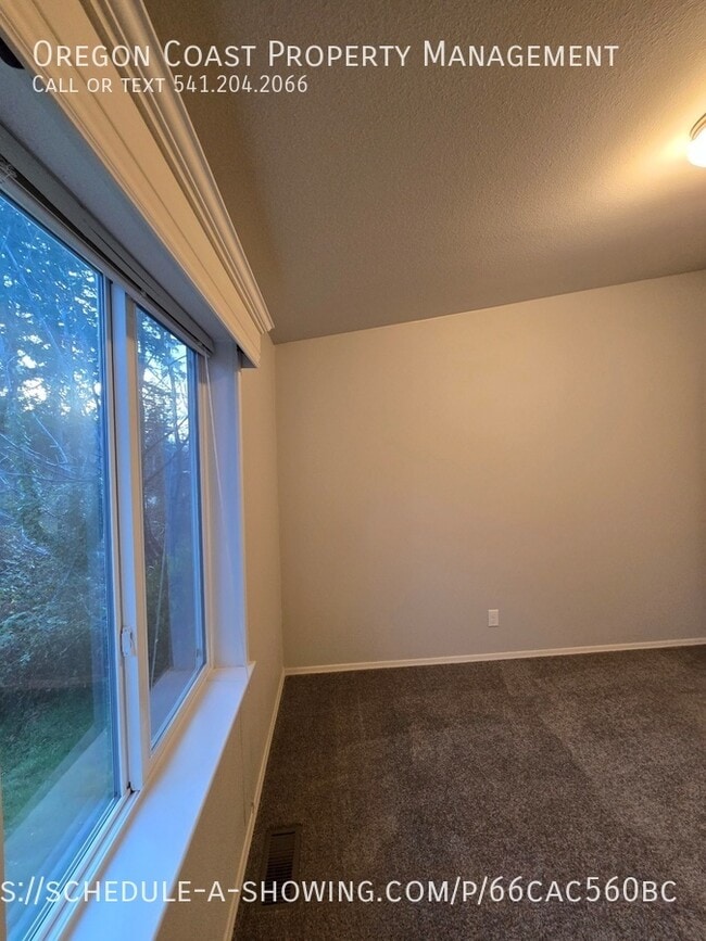 Building Photo - 15 N Hillside Dr