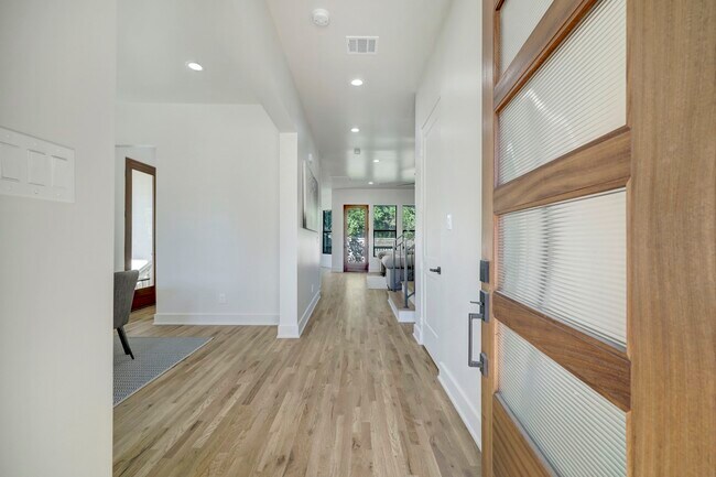 Building Photo - 4715 McKinney St