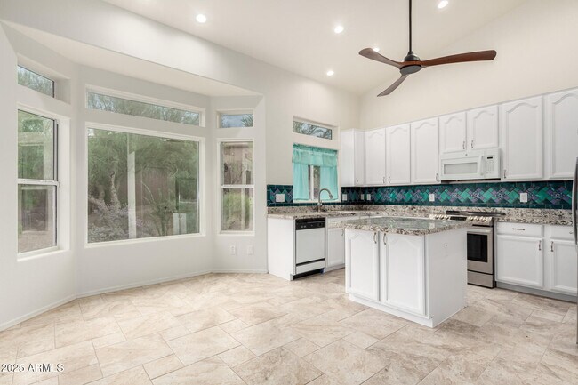 Building Photo - 15655 N Cabrillo Dr