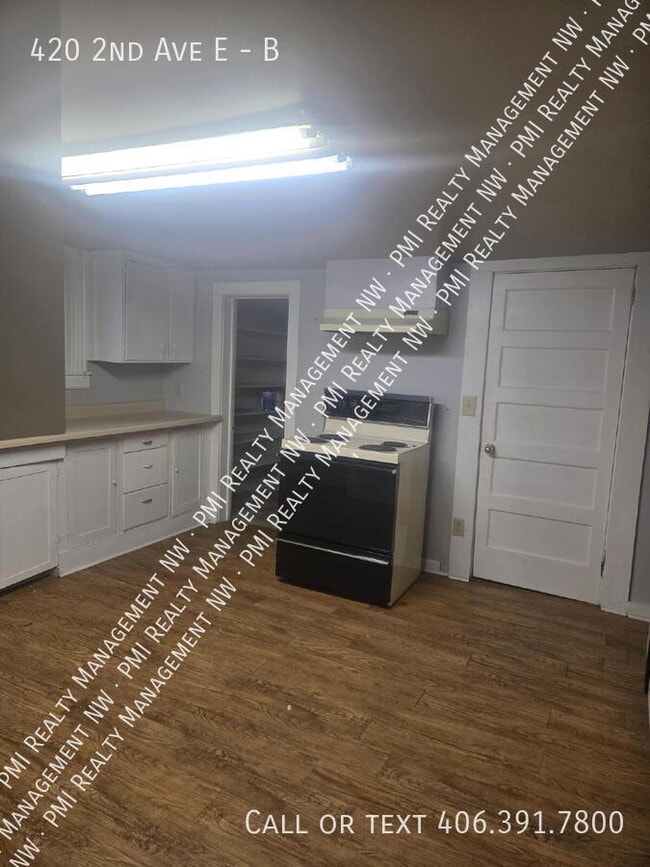 Building Photo - 420 2nd Ave E