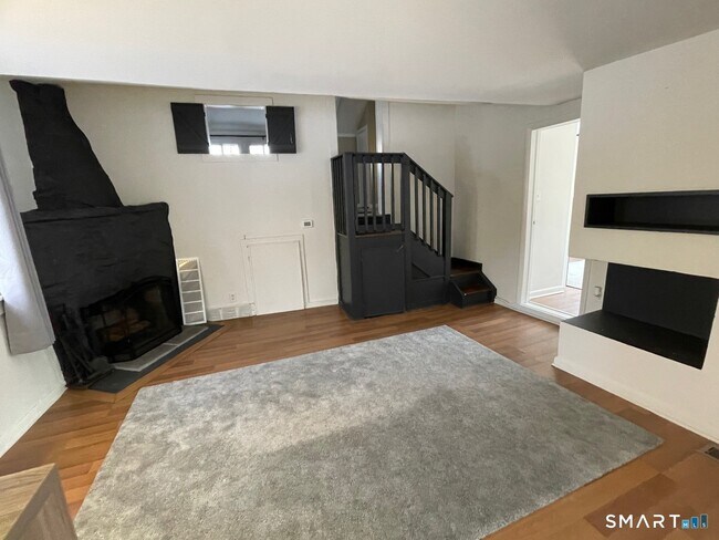 Building Photo - 44 Roseville Rd