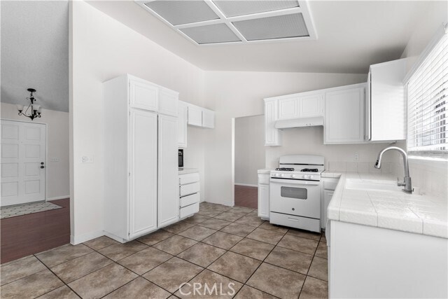 Building Photo - 1232 Kings Rd