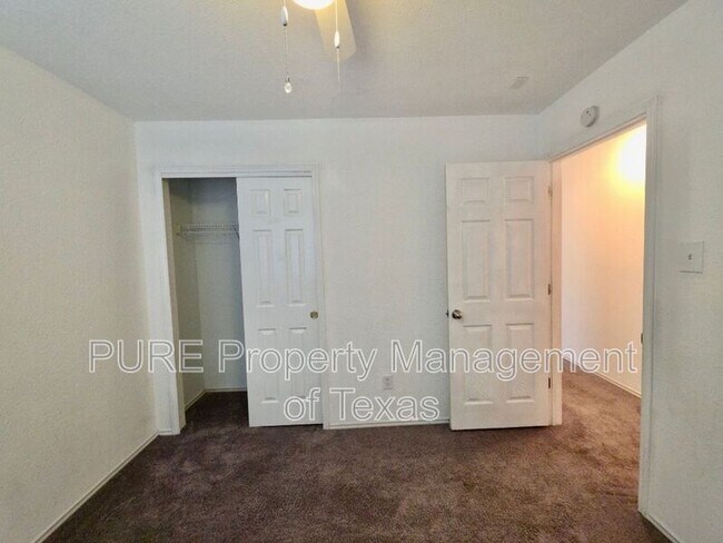 Building Photo - 1424 Roxanne's Run