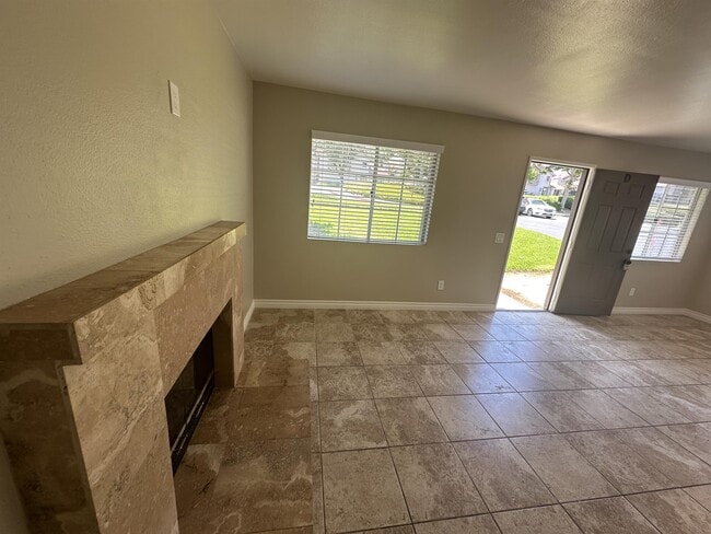 Building Photo - 9940 Highland Ave