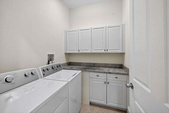 Building Photo - 6072 NW 116 Dr