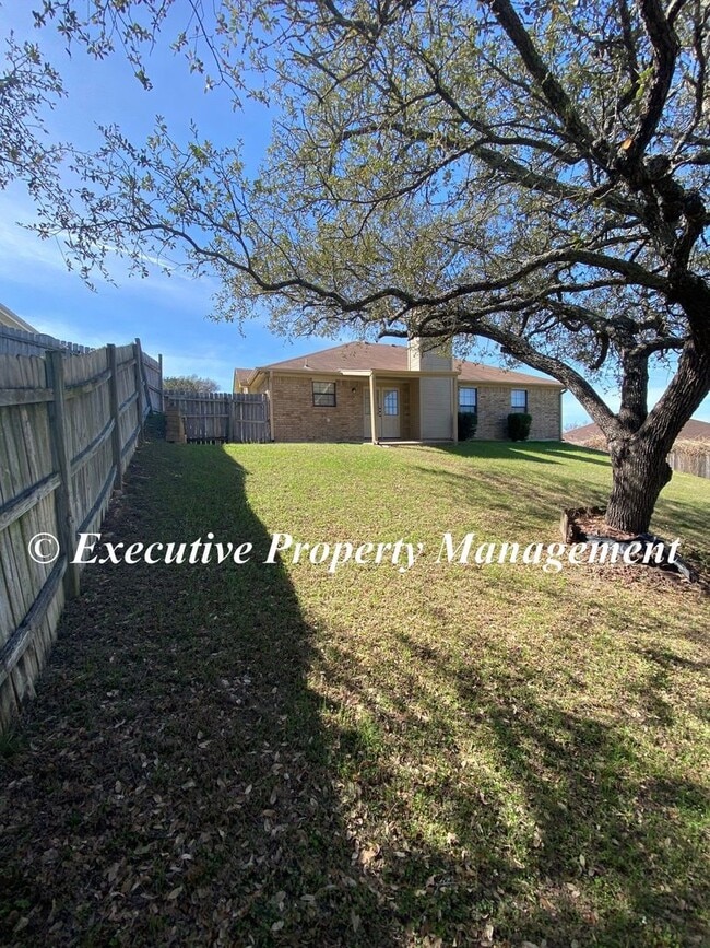 Building Photo - 917 Whirlaway Dr