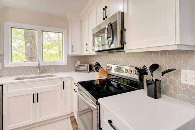 Building Photo - 16920 Landover Rd