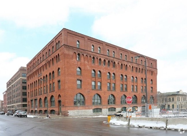 Building Photo - Lindsay lofts