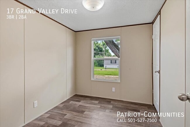 Building Photo - 17 Grand Valley Dr