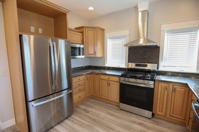 Building Photo - Newly renovated 2 bed 1 bath
