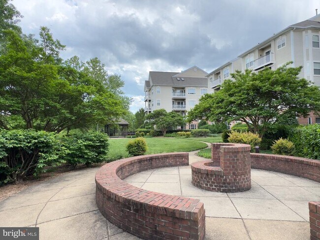 Building Photo - 6553 Grange Ln