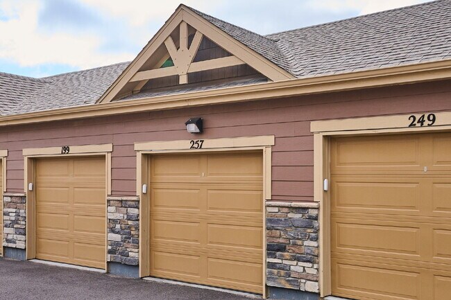 Building Photo - "Charming 2-Bed, 2-Bath Condo Retreat in Littleton - 870 Sq Ft of Cozy Elegance!"