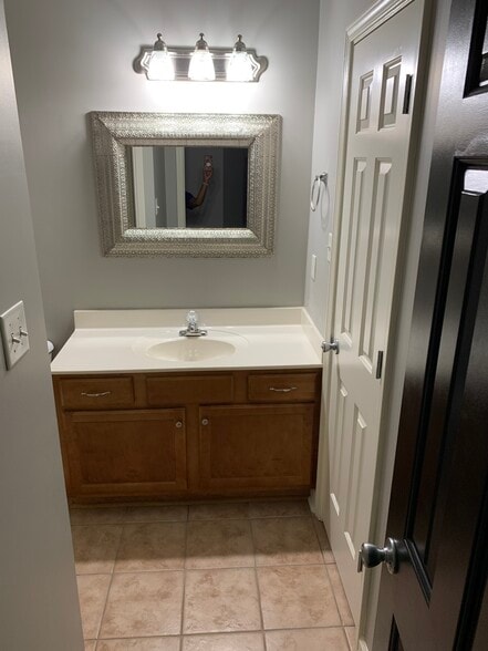 Bathroom #1 - 1695 Berryhill Rd