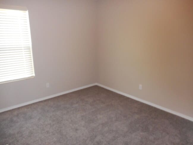 Building Photo - 963 Aircoupe Way