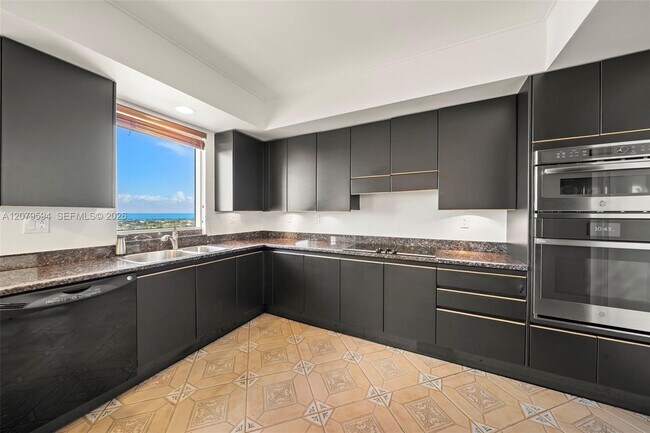 Building Photo - 789 Crandon Blvd