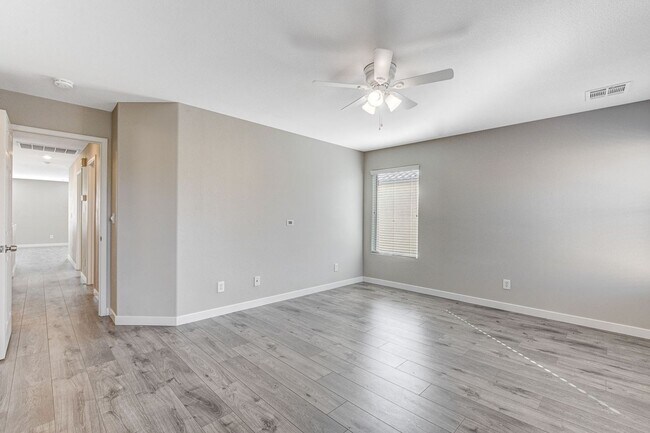 Building Photo - Spacious 3 bedroom home with large yard in...