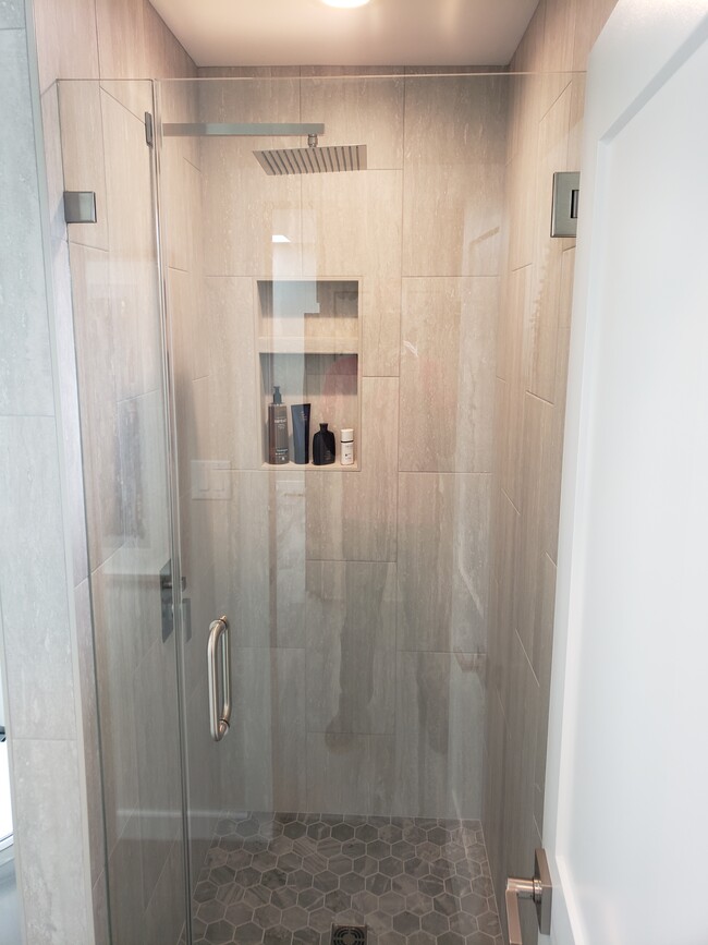 Custom Shower - 904 Station St