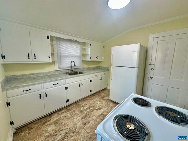 Building Photo - 520 Pine Ave