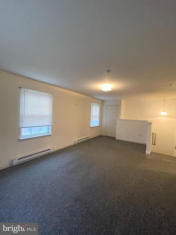 Building Photo - 159 E Chestnut St