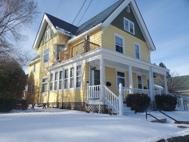 Building Photo - 203/205 N Spring St