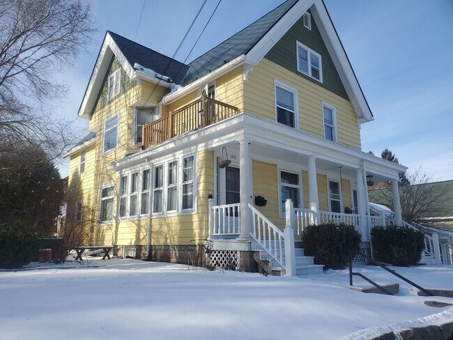 Building Photo - 205-205 N Spring St