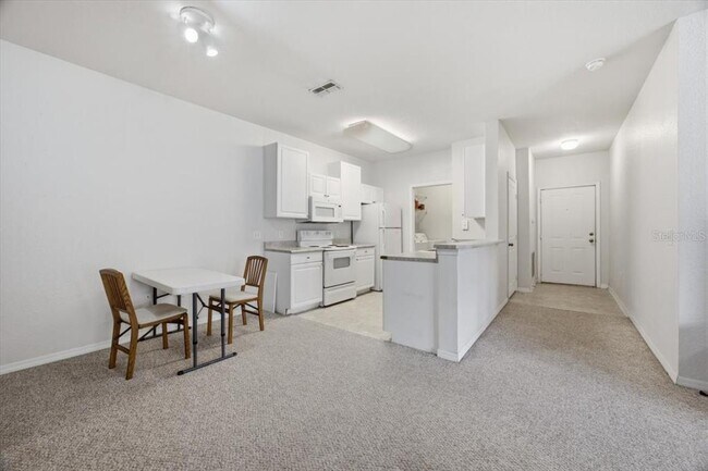 Building Photo - 4008 Hemingway Cir