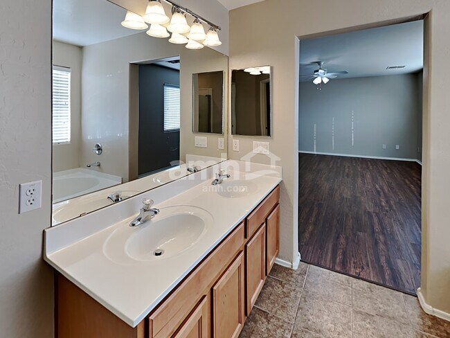 Building Photo - 6911 W Irwin Ave