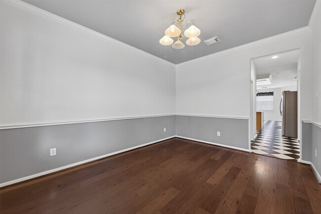 Building Photo - 3127 Edgewood Dr