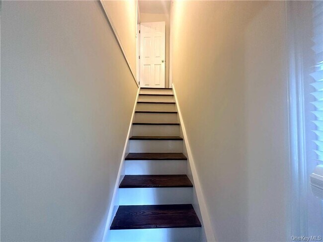 Building Photo - 570 NY-52