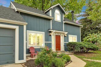 Building Photo - Beautifully updated 4-bed, 3-bath home in ...