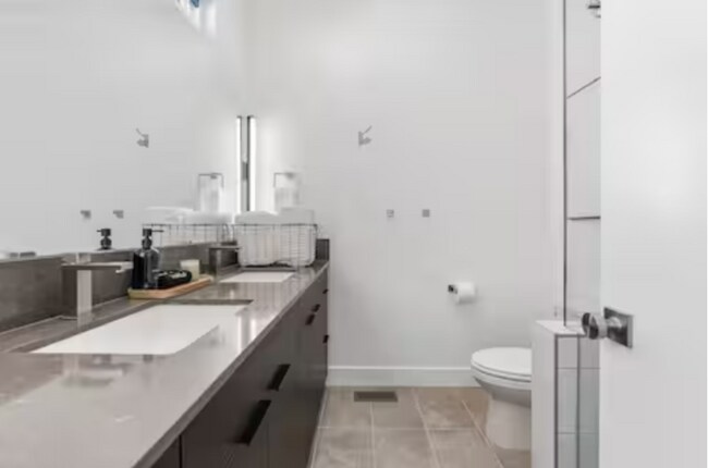 Building Photo - 772 W 300 N